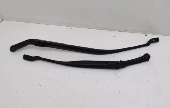 Maserati Ghibli Front wiper blade arm 670007622 670001643