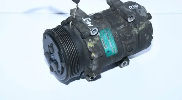 Renault Megane I Air conditioning (A/C) compressor (pump) 7700866530C