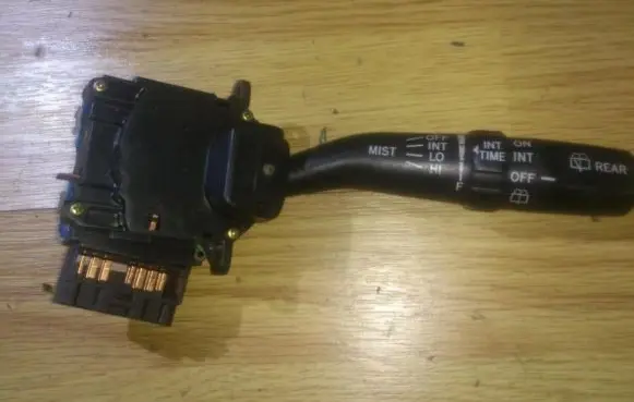 Toyota Avensis T220 Wiper control stalk 95282001