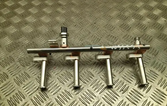 Volvo XC60 Fuel distributor P32140074