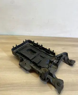 Volkswagen PASSAT B7 Battery tray 1k0915333