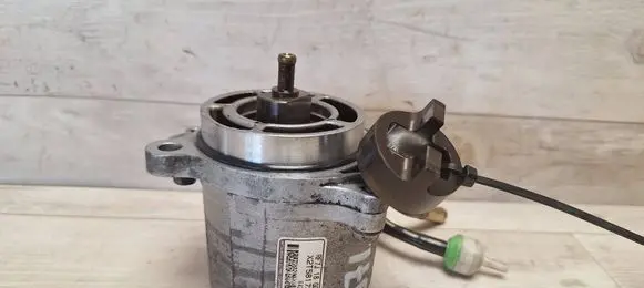 Mazda 5 Vacuum pump RF7J18G00 X2T58173