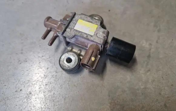 Toyota Hilux (AN10, AN20, AN30) Vacuum valve 2581930100