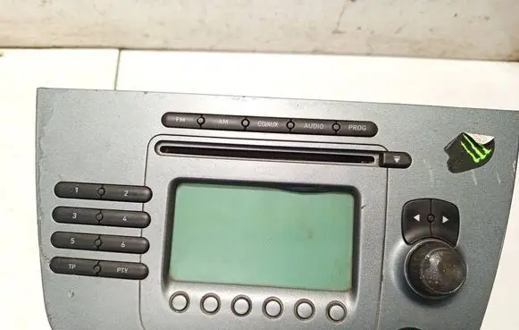 Radio/CD/DVD/GPS head unit