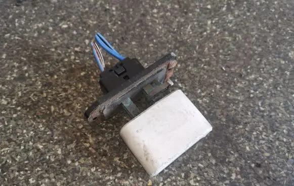 Toyota Avalon XX20 Heater blower motor/fan resistor
