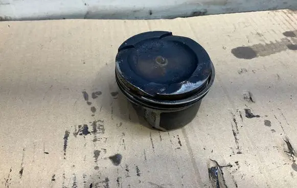 BMW 3 E92 E93 Piston 7577581