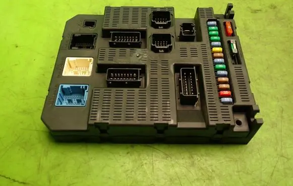 Peugeot 207 Fuse module 9659285380P0600