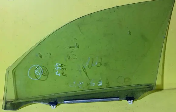Toyota RAV 4 (XA30) Sliding door window/glass 