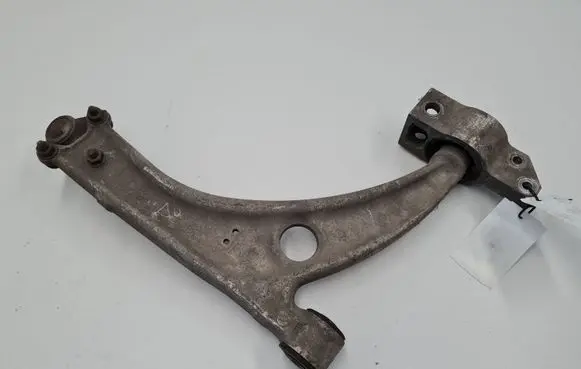 Volkswagen PASSAT B6 Front lower control arm/wishbone 3C0407153B