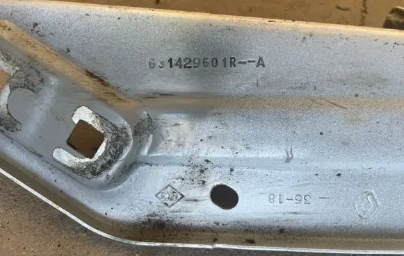Renault Twingo III Fender mounting bracket 631429601R