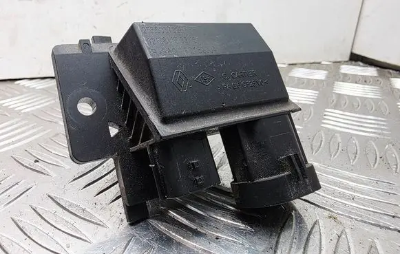 Coolant fan relay