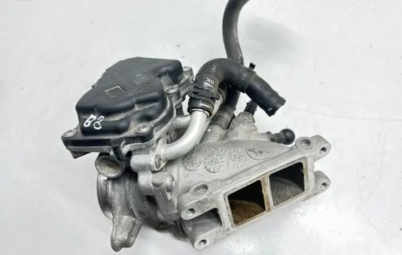 Volkswagen PASSAT B8 Electric throttle body valve 04L128637A