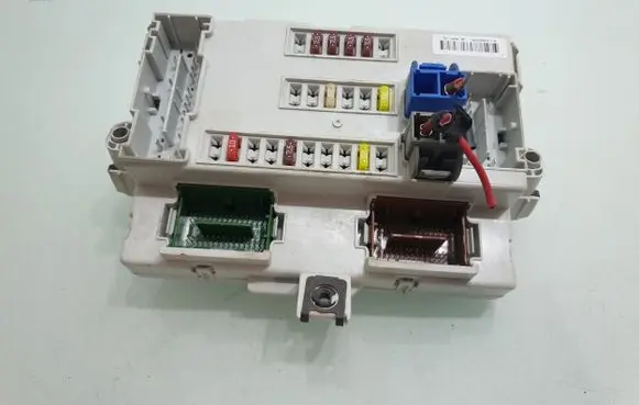 Jeep Cherokee Fuse module P68236667AE