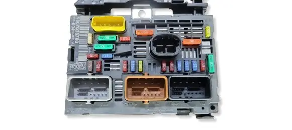 Citroen Berlingo Fuse module 9807028780