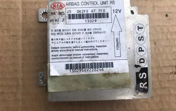 KIA Carens I Airbag control unit/module OK2FE677F0