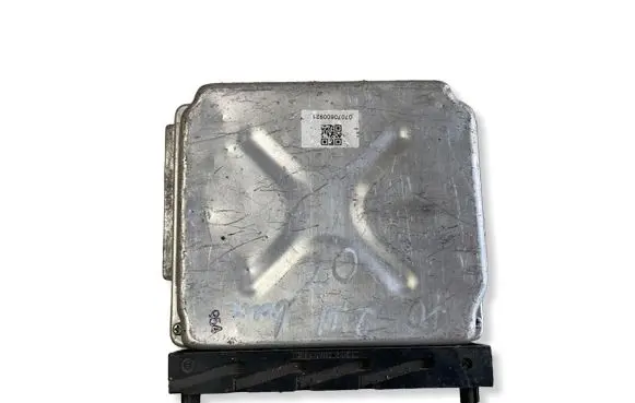 Volvo V70 Engine control unit/module 30684877A