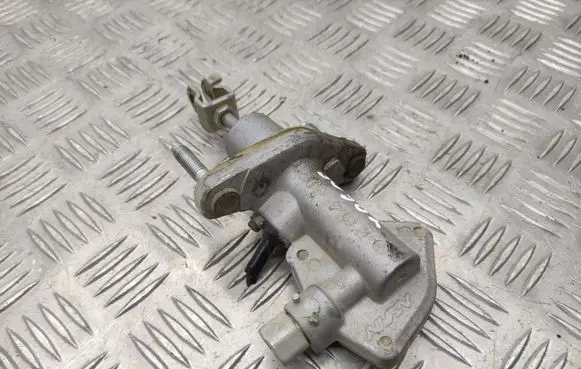 Honda FR-V Clutch slave cylinder 
