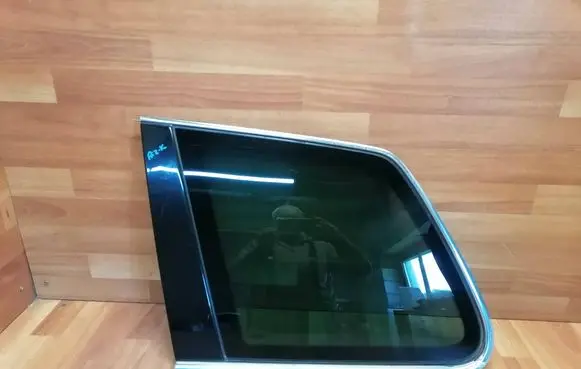 Volkswagen Touareg I Rear side window 7L6845297
