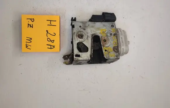 Audi A3 S3 8L Front door lock 8L1837015