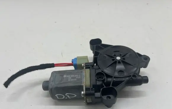 Skoda Octavia Mk4 Front door window regulator motor 5Q0959802C
