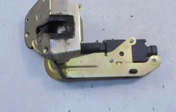 Peugeot 807 Rear door lock PZ08B01Y