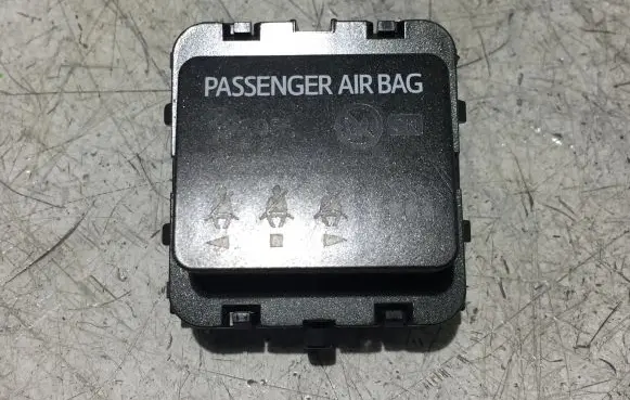 Passenger airbag on/off switch