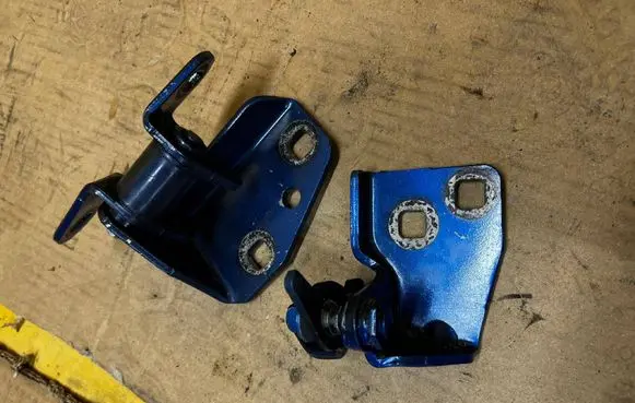 Ford Bronco Front door hinge set M2DB-S22810-AC M2DBS22810AC M2DB-S22800-AD