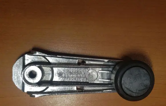 Audi 80 90 B3 Front door window winding handle 443837581D