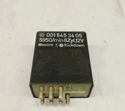 Mercedes-Benz 380 560SEC C126 Fuel pump relay 0015453405 A0015453405