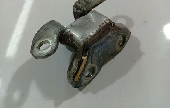 Toyota Auris 150 Rear door lower hinge