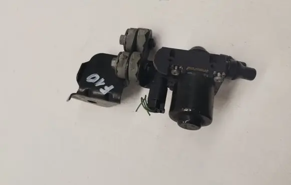 BMW 5 F10 F11 Coolant heater control valve 8517077