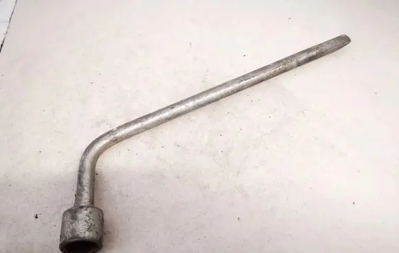 Nissan X-Trail T30 Wheel nut wrench 