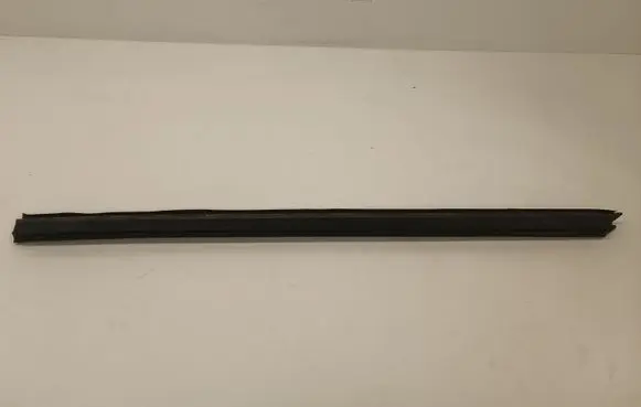 BMW 2 F46 Rubber seal rear door window/glass 7298826