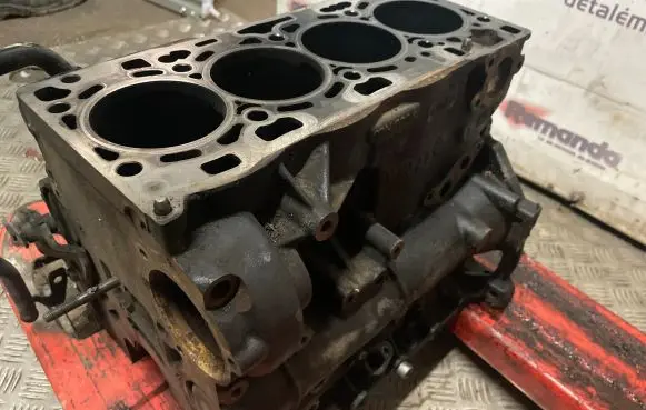 Volkswagen PASSAT B8 Engine block CRL
