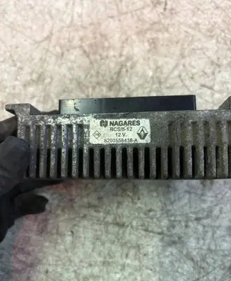 Opel Movano B Glow plug pre-heat relay 8200558438A