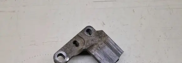 Engine mount bracket