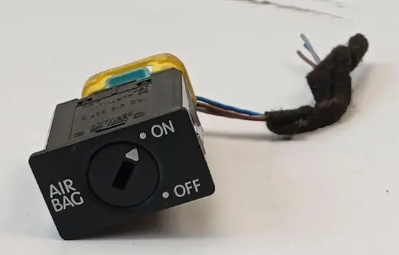Volkswagen Touareg I Passenger airbag on/off switch 1K0919237C