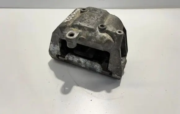 Volkswagen Touran I Engine mount bracket 1K0199262