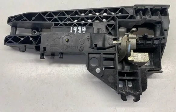 Rear door exterior handle/bracket