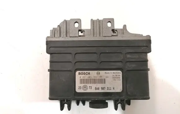 Volkswagen Golf III Engine control unit/module 0261203184185 8A0907311H