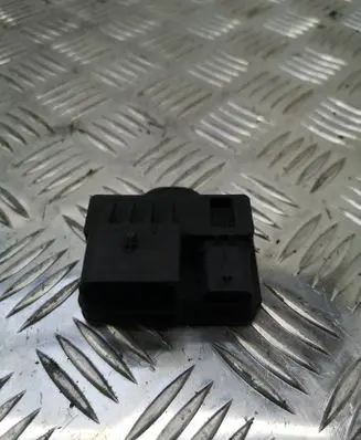 BMW 5 F10 F11 Glow plug pre-heat relay 0522120103