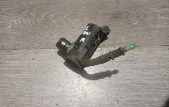 Volvo V70 Windscreen/windshield washer pump 9169611 060210395