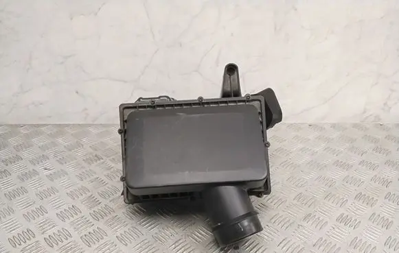 Volvo XC40 Air filter box 32146441