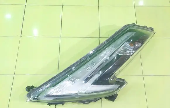 Nissan Juke I F15 Headlight/headlamp 90049101