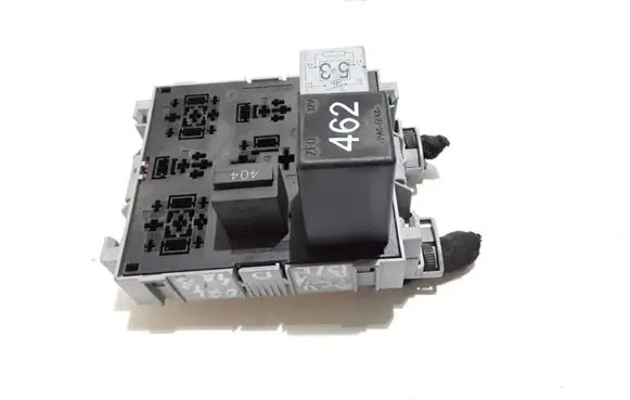 Porsche Cayenne (9PA) Relay mounting block 7L0937503A