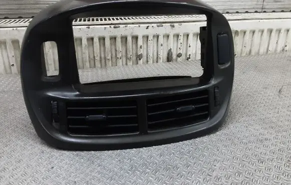 Toyota Previa (XR30, XR40) II Dash center air vent grill 5541228270