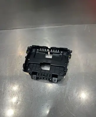 Renault Kadjar Navigation GPS unit bracket/holder 688301818R