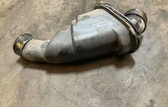 Volvo XC70 Intercooler hose/pipe 30778734 E2Z4D PA66GF35