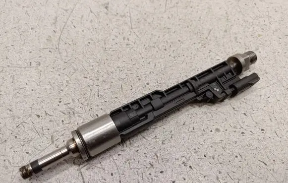 BMW 4 F32 F33 Fuel injector 13647639994