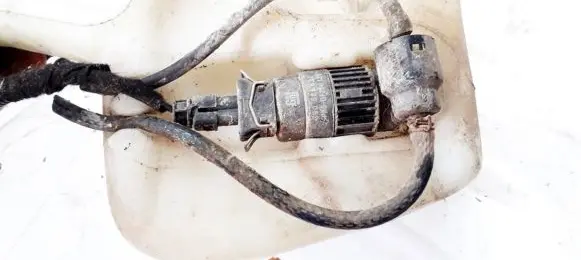 Opel Vectra B Windscreen/windshield washer pump 090586632
